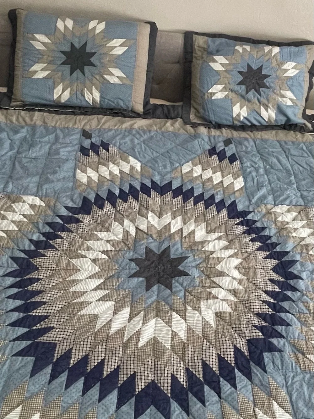 Queen/Full Quilt look alike comforter and shams